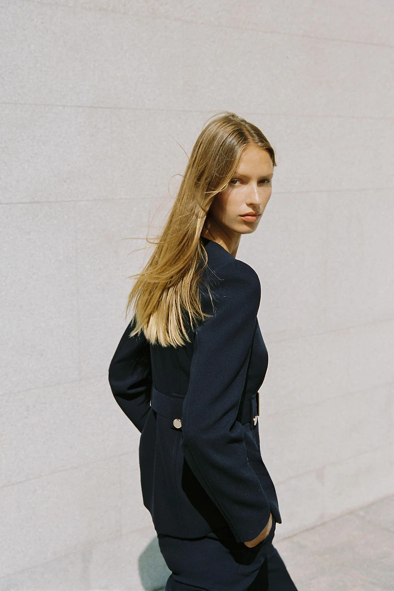 BLAZER TAILLÉE CEINTURÉE