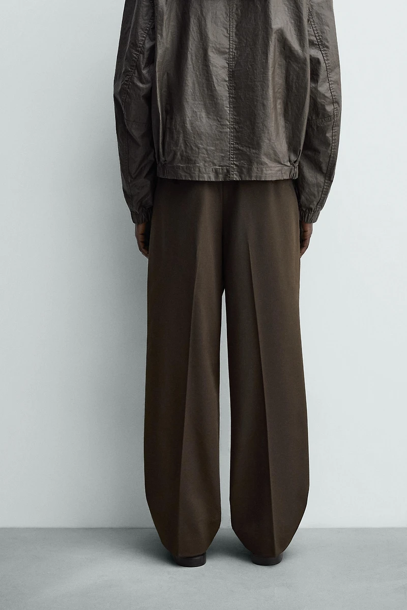 PANTALON COUPE LARGE À PLIS
