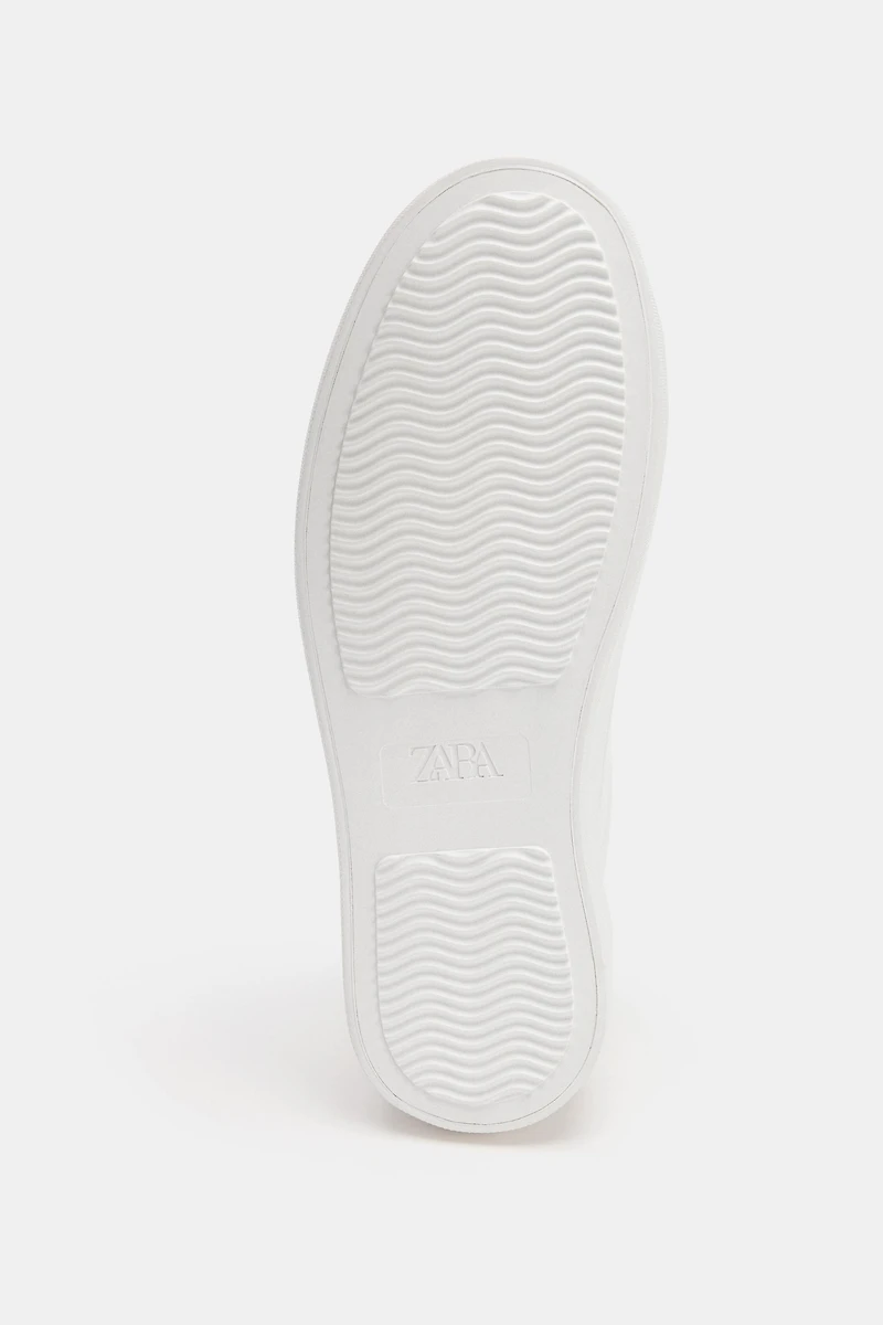 CONTRAST SNEAKERS