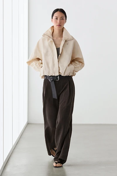 Wide-leg flowing trousers with darts