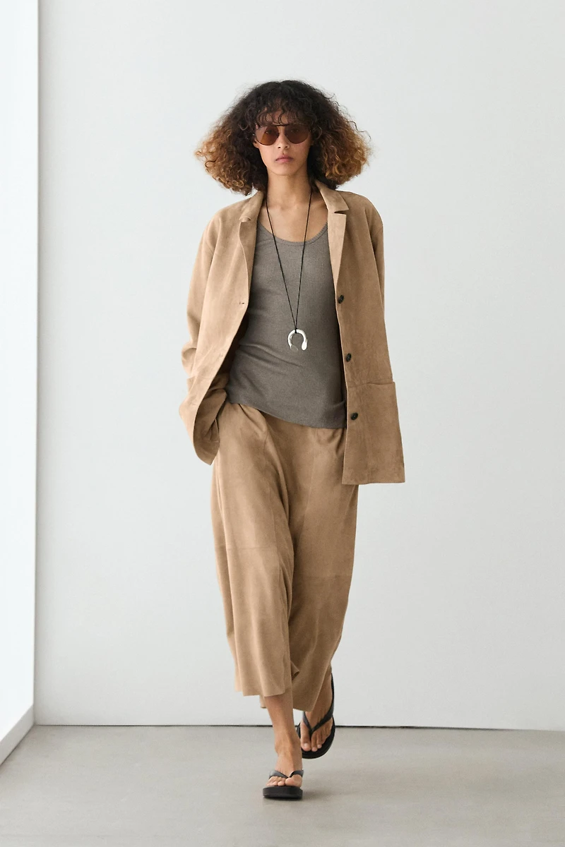 100% suede leather blazer with pocket details