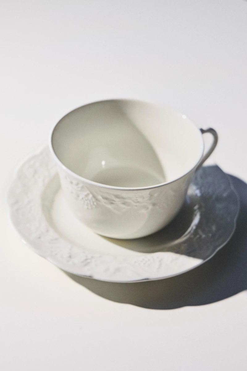 GRAPE PORCELAIN TEACUP AND SAUCER