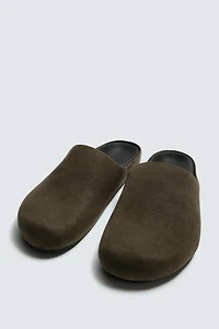 LEATHER CLOGS