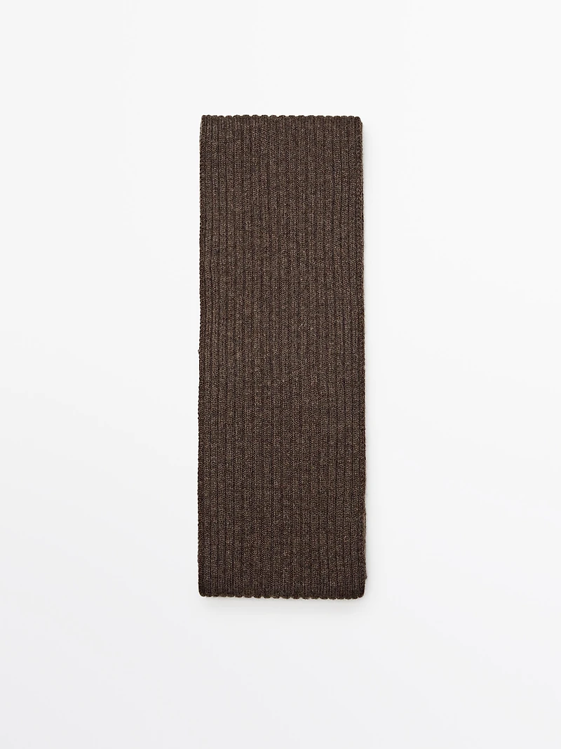 Fine ribbed fabric scarf