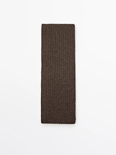 Fine ribbed fabric scarf