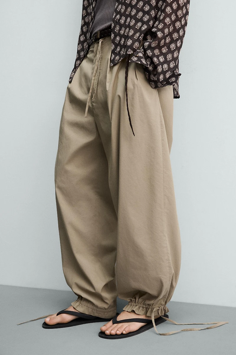 PANTALON COUPE BALLON À PLIS
