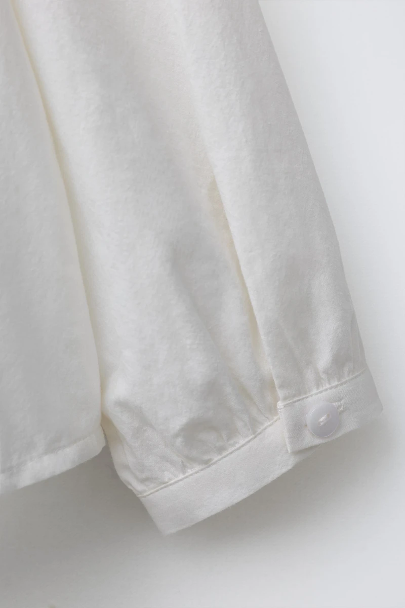 EMBROIDERED PETER PAN COLLAR BLOUSE