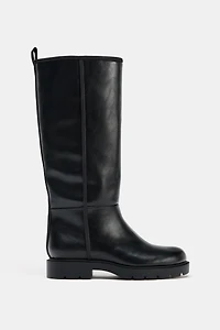 LOW-HEELED BOOTS WITH TOPSTITCHING