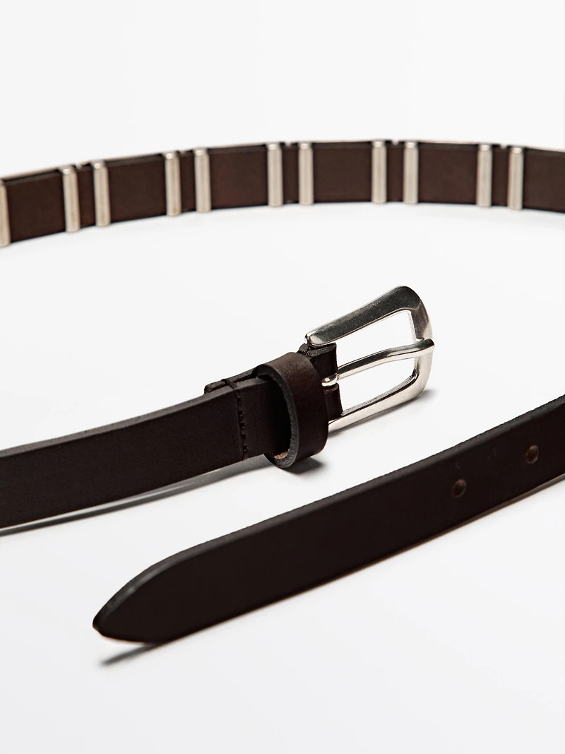 Ceinture avec pièces métalliques