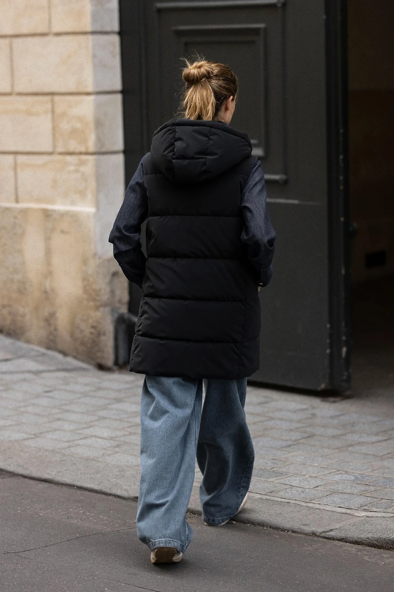 GILET LONG MATELASSÉ À CAPUCHE