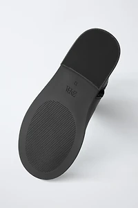 BOTTES HAUTES À BOUCLE