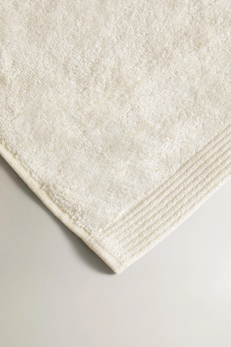 SILK BLEND BATH TOWEL (600 GSM)