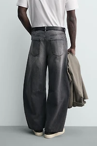 RELAXED BARREL FIT JEANS WITH DARTS