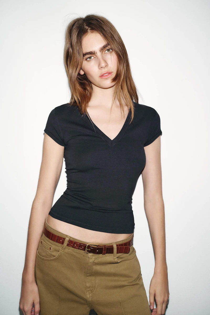 V-NECK T-SHIRT