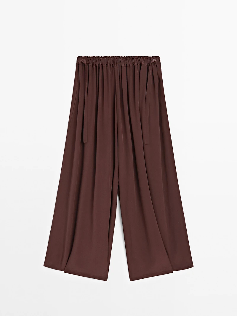 Flowing technical fabric skort