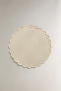 PLACEMAT WITH CHAIN DETAIL