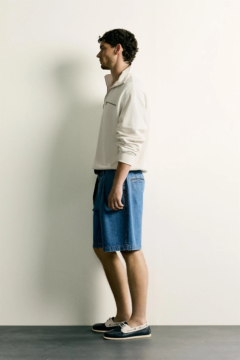 CONTRAST QUARTER-ZIP SWEATSHIRT