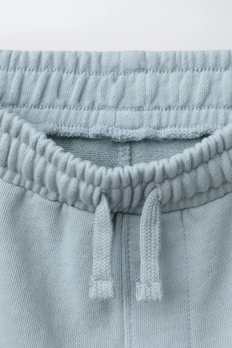 ENSEMBLE SWEAT ET SHORT À INSCRIPTION