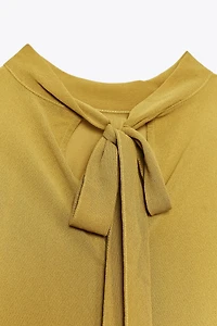 FLOWY RUFFLED BLOUSE