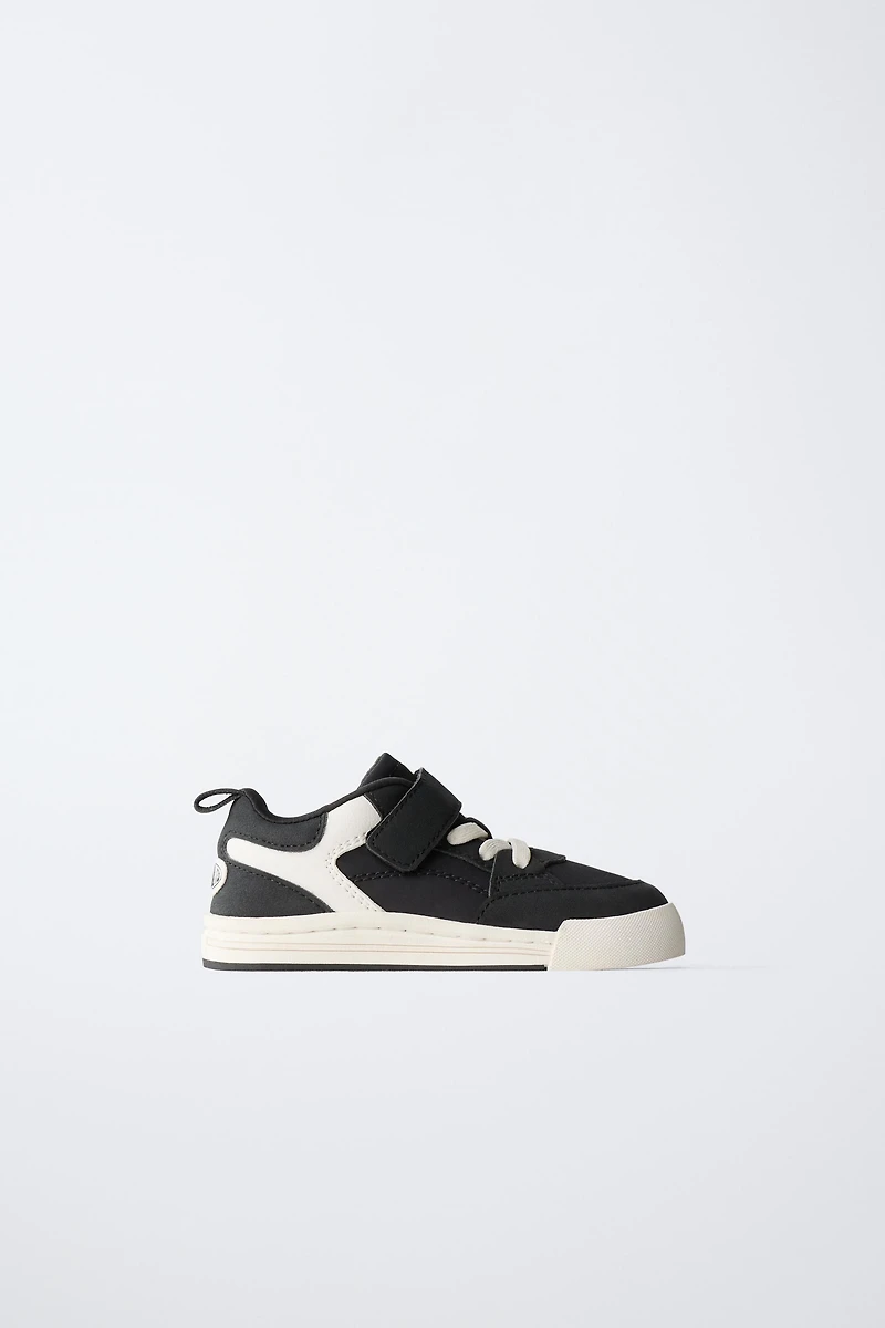 SKATE SNEAKERS