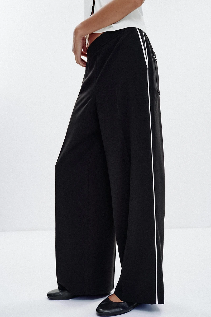 CONTRAST PIPED PANTS