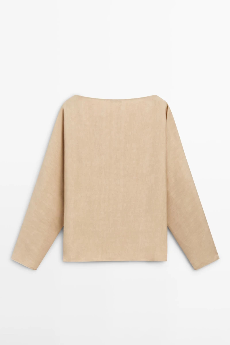 Flowing boat neck shirt