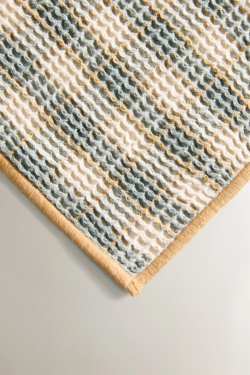CHECK WAFFLE-KNIT BLANKET