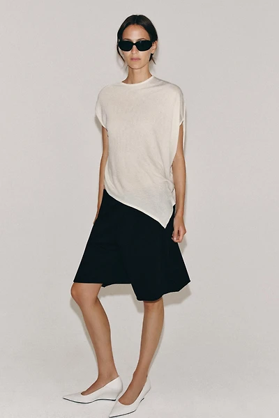 ASYMMETRIC KNIT TOP