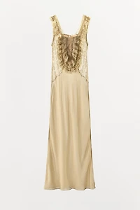 ROBE LONGUE DRAPÉE EN DENTELLE