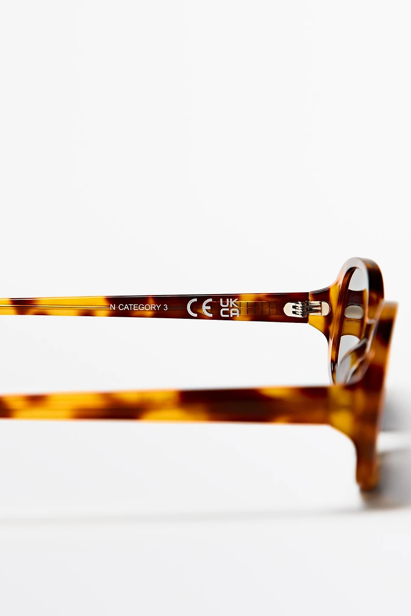 Oval tortoiseshell-effect sunglasses