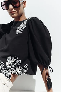 PUFF SLEEVE EMBROIDERED BLOUSE