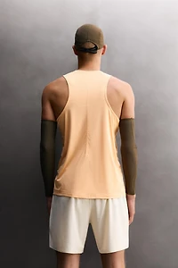 LIGHTWEIGHT RUNNING TANK TOP