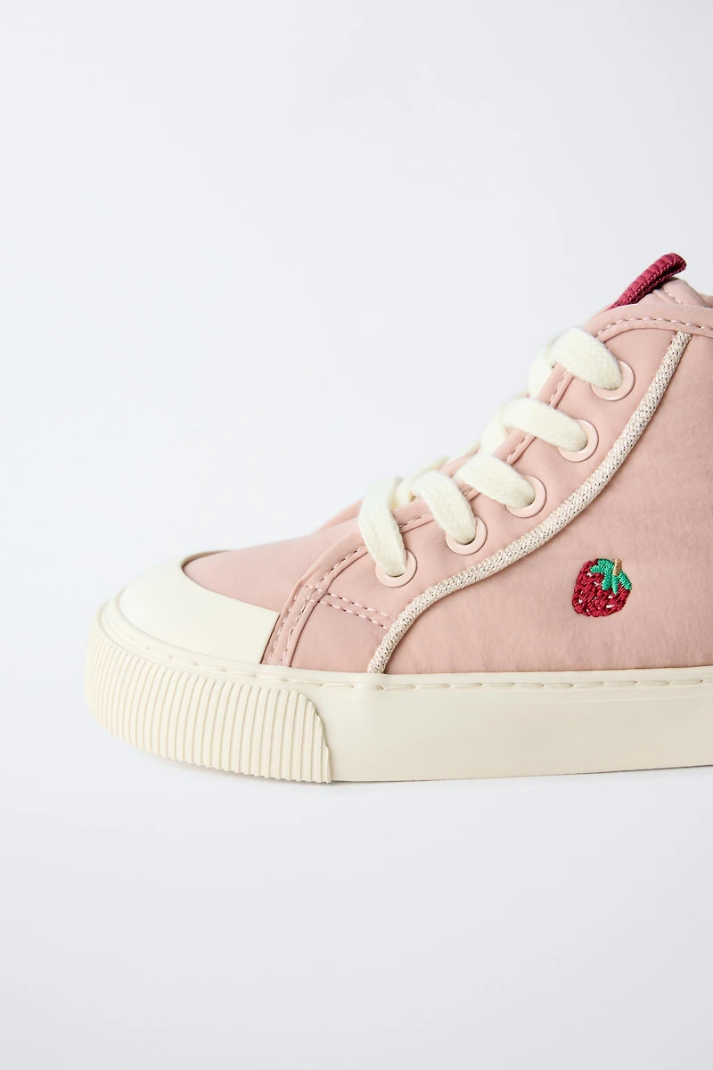 BASKETS MONTANTES FRAISES