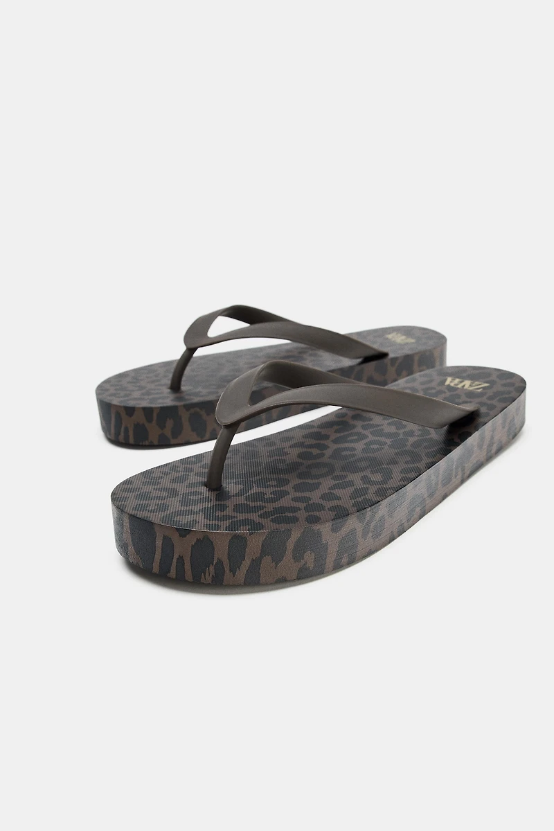 PRINTED FLAT SANDALS
