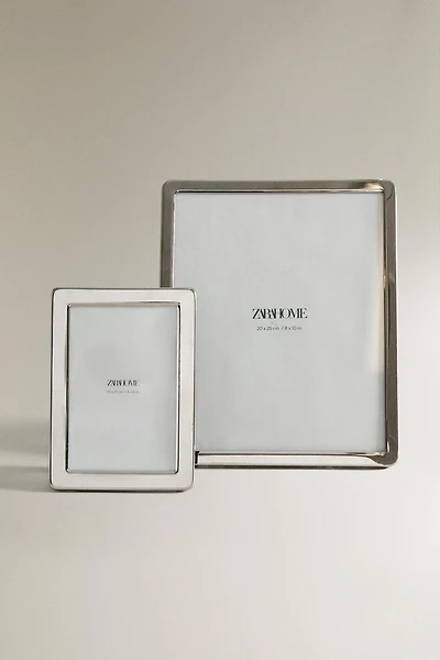 ROUND-EDGED METAL PICTURE FRAME