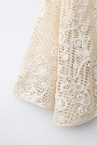 EMBROIDERED FLOWER KIMONO