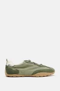 CONTRASTING RUNNING SNEAKERS