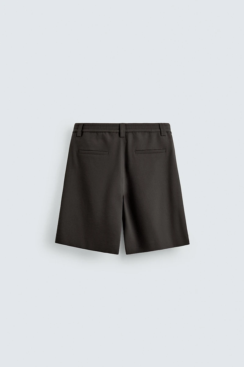 RELAXED FIT SIDE PLEAT SHORTS