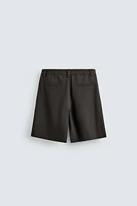 RELAXED FIT SIDE PLEAT SHORTS