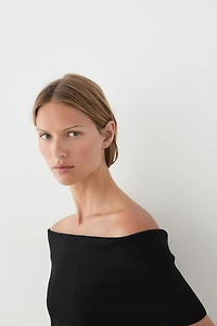 Off-the-shoulder top