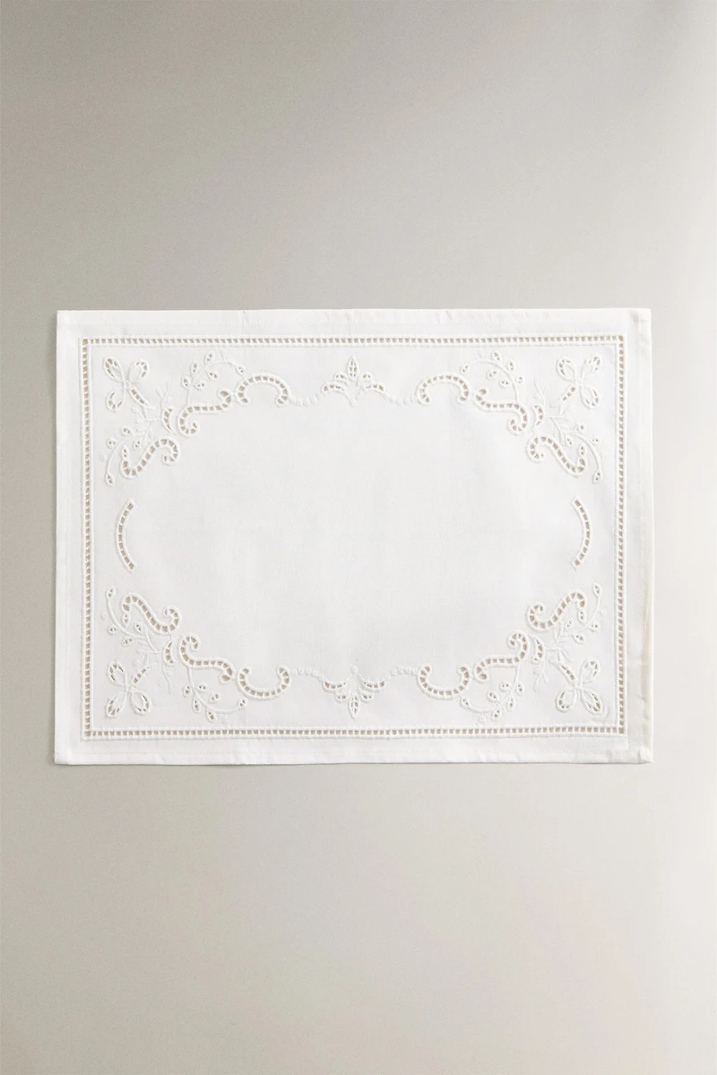 SET DE TABLE BRODERIE ET JOUR ÉCHELLE