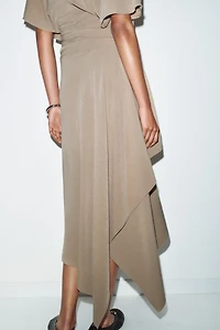 FLOWY ASYMMETRIC SKIRT