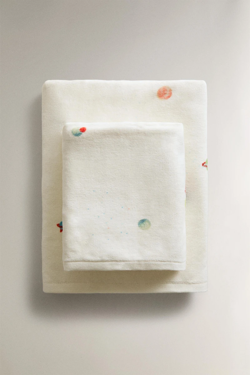 KIDS' PLANET BATH TOWEL