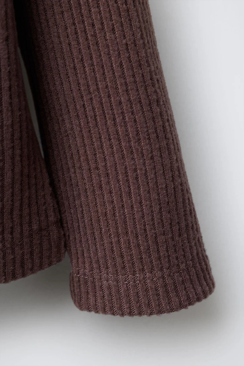 HAUT CÔTELÉ À COL ROULÉ