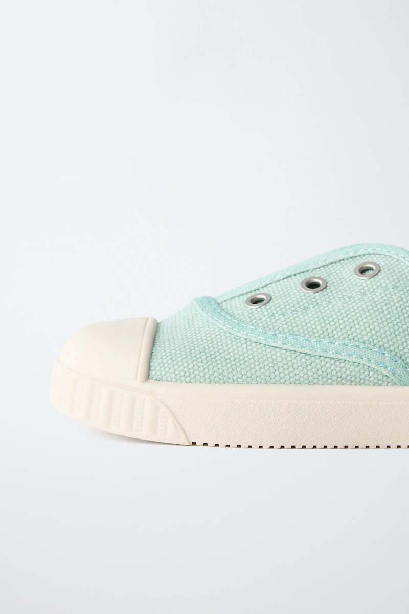 BASIC SNEAKERS