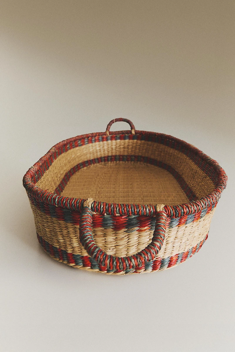 CONTRAST OVAL SEAGRASS BASKET