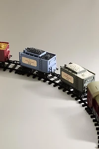 CHILDREN'S CHRISTMAS STEAM TRAIN TOY SET