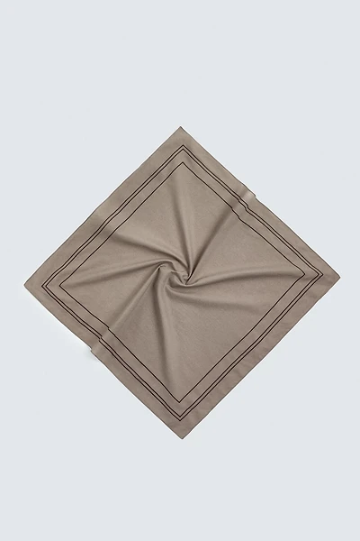 CONTRAST EMBROIDERY BANDANA