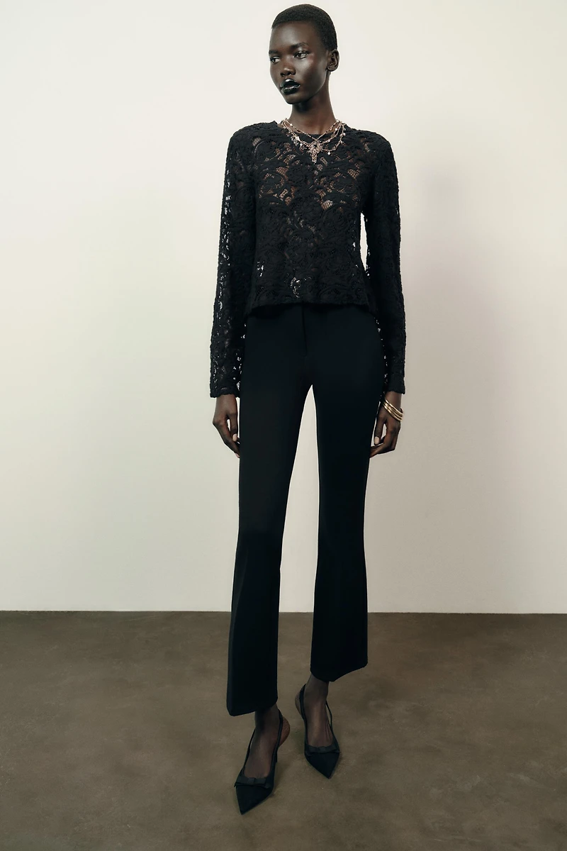 SHOULDER PAD LACE TOP