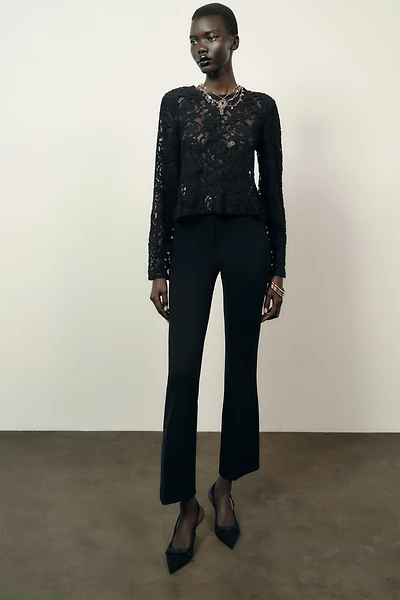 SHOULDER PAD LACE TOP